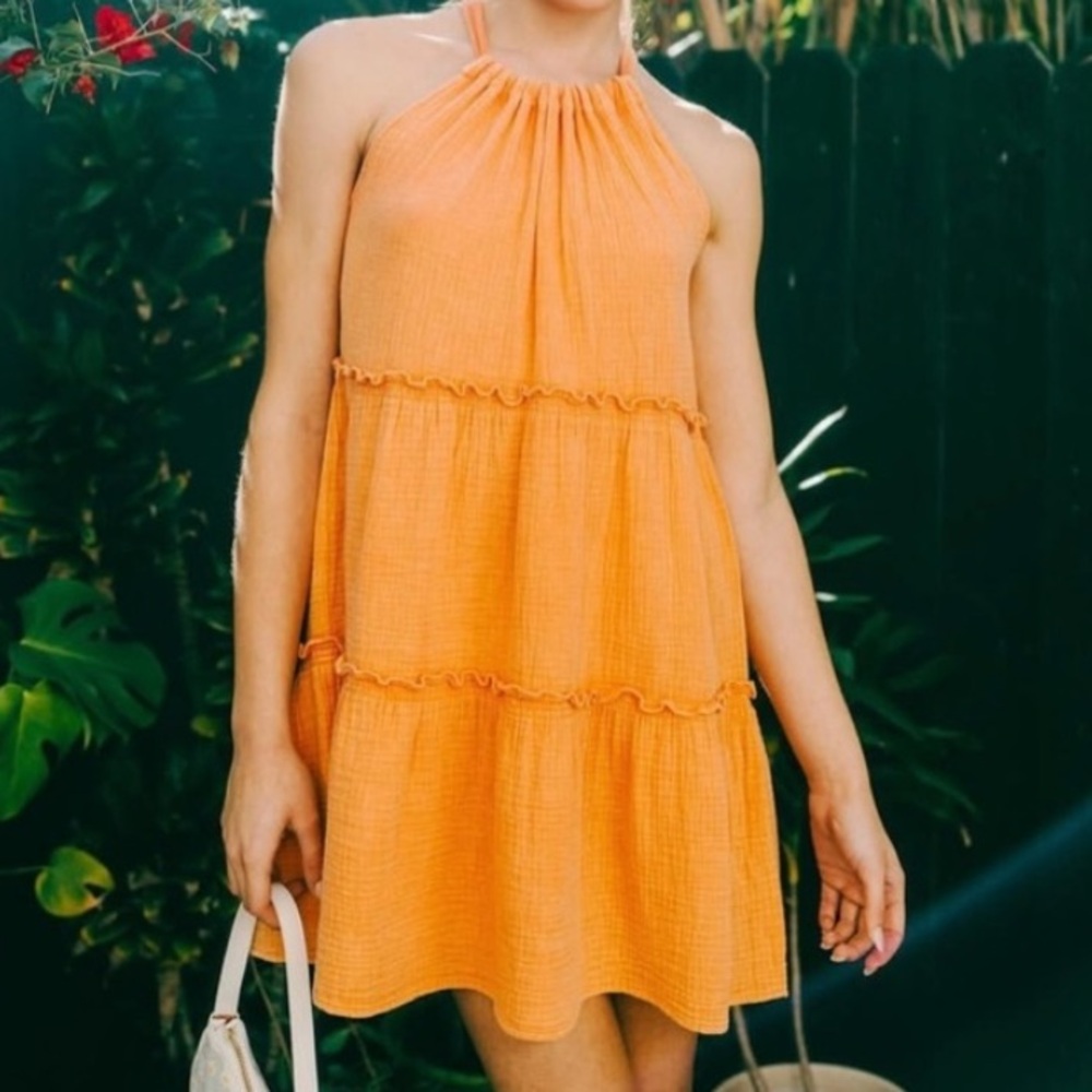 🟠NWT “NEW IN” by VERY J Tiered Halter Mini Dress in Peach
